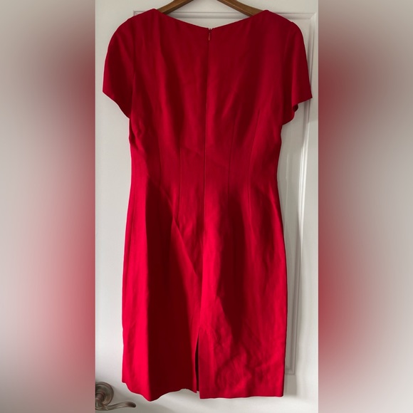 Simple, elegant linen-mix shift dress - Picture 3 of 4